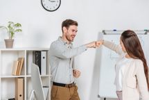 Kvindelige ledere er bedst til bundlinje, mandlige til vækst