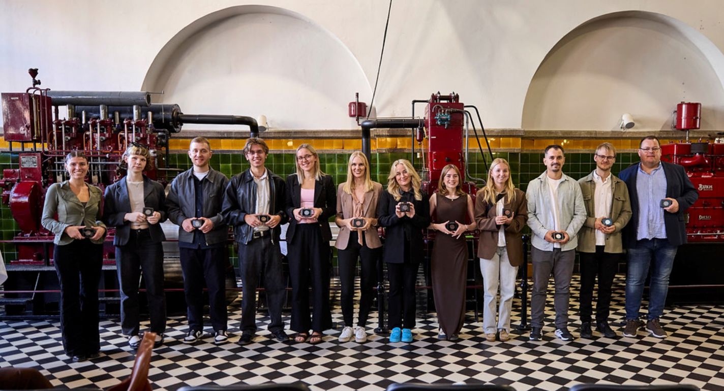 13 nye mediegrafikere og grafisk teknikere fejret med medaljer